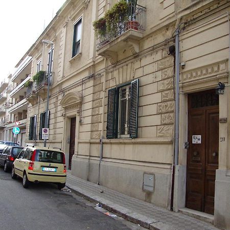 La Maison Des Livres Reggio di Calabria Luaran gambar
