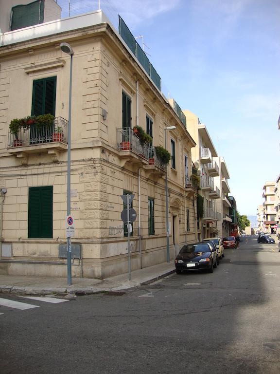 La Maison Des Livres Reggio di Calabria Luaran gambar