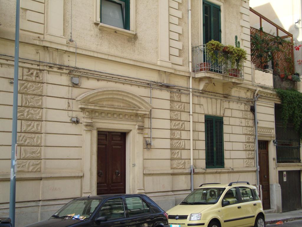La Maison Des Livres Reggio di Calabria Luaran gambar