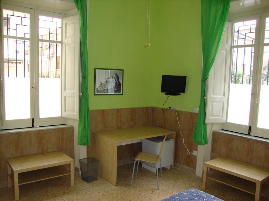 La Maison Des Livres Reggio di Calabria Luaran gambar